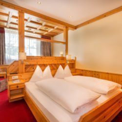 Dreibettzimmer in Obertauern, Hotel-Garni Tyrol