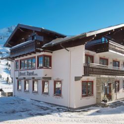 Außenaufnahme Winter – Doppelzimmer in Obertauern, Hotel Garni Haus Tyrol in Obertauern, Salzburger Land